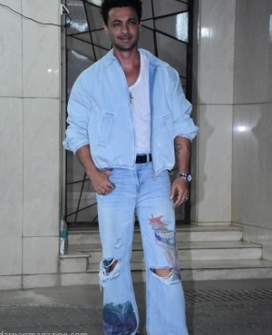  Aayush Sharma goes for an all denim look for the party 