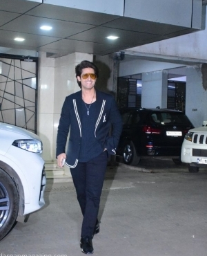  Ravi Dubey looks hot in his suit 