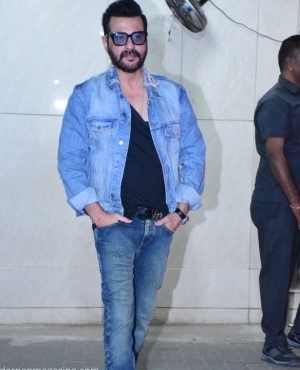  Sanjay Kapoor goes for a denim look 