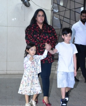  Arpita Khan brings her kids to the birthday party 