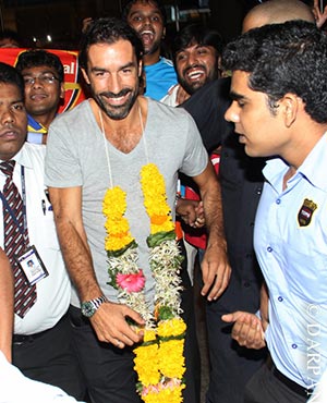 Arsenal's Robert Pires Arrives in India