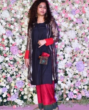 Gauri Shinde director of English Vinglish is looking great in her red and black outfit 