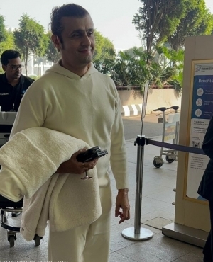 Singer Sonu Nigam is all smiles 