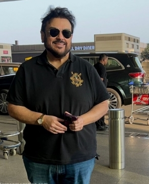 Singer Adnan Sami gets snapped in his casual look with sunglasses 