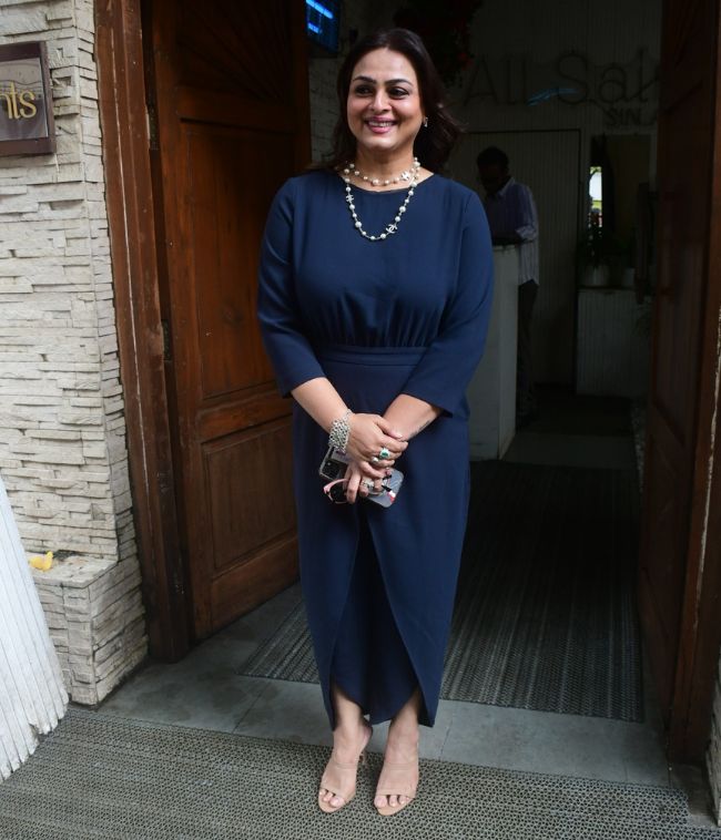 Shilpa Shirodkar looks elegant in long blue dress 