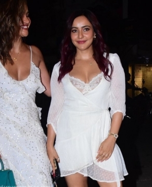Neha Sharma looks breezy in her dress 