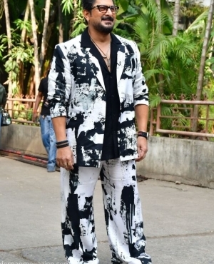 Arshad Warsi goes out in black and white suit 