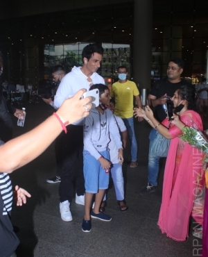 Sonu Sood surrounded by fans 