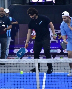 Arjun Kapoor tries his hands at pickleball 