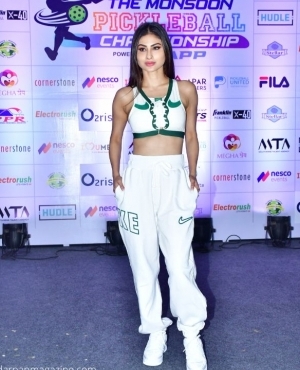 Mouni Roy goes for sporty look in all white 