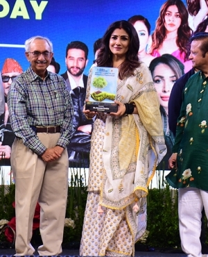 Ravishing Raveena receives an award at Bhoomi Namaskar Campaign to celebrate Environment Day