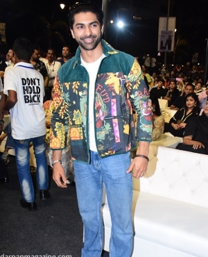 Taha Shah Badussha poses for the press 