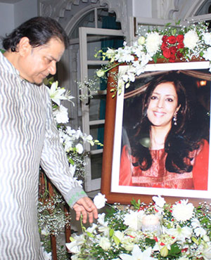 Bollywood Bids Goodbye To Anup Jalota's Wife