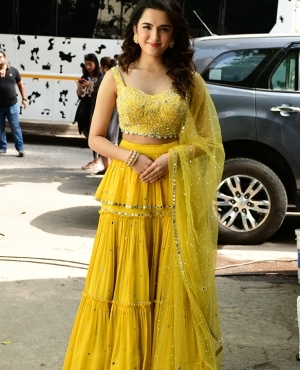 Shirley Setia on sets of Nikamma 