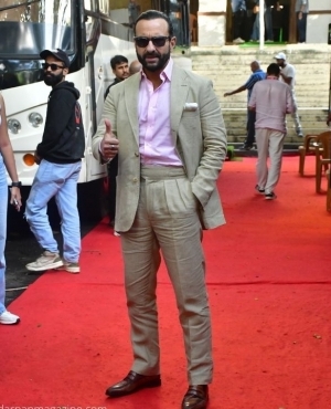 Saif Ali Khan poses for the press on the red carpet 