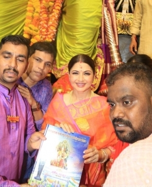Bhagyashree Patwardhan poses for the press with a book 