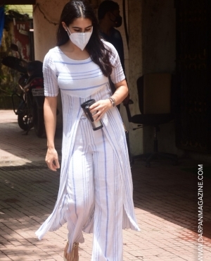 Sara Ali Khan snapped in linen outfit 