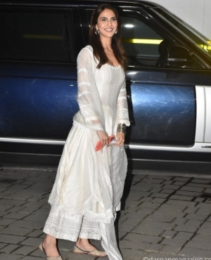 Vaani Kapoor dazzles in white 