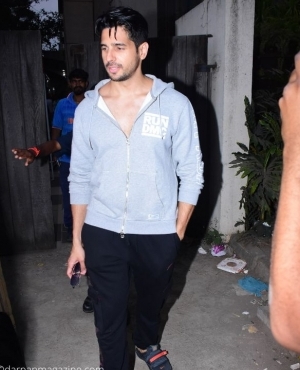 Sid Malhotra is out in his hoodie and sweatpants 