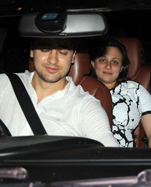 Imran Khan and Avantika Malik snapped in Bandra near a pan shop purchasing Paan.