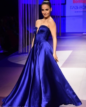 Elli Avram is royalty in blue 