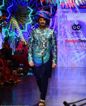 Daniel Weber opts for a blue theme at the fashion show 