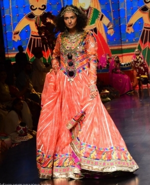 Jesse Randhawa stuns in her colourful outfit 