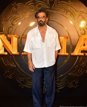  Sunil Shetty goes for a casual look 