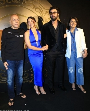  Mahesh Bhatt, Alia Bhatt, Ranbir Kapoor, and Neetu Kapoor make an appearance 