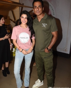 Jacqueline Fernandez & Sonu Sood pose together 