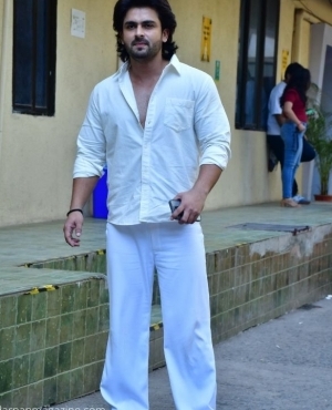 Shoaib Ibrahim looks great in white 