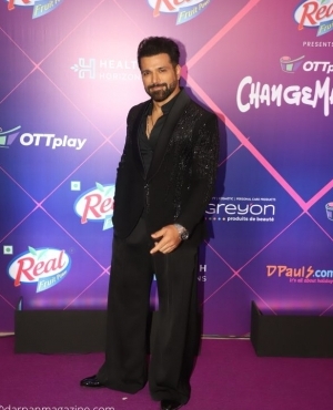 Rithvik Dhanjani looks dapper on the red carpet 