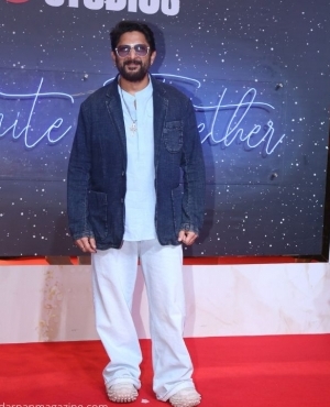 Arshad Warsi is sporty on the red carpet 
