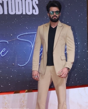 Manish Paul is all suited with glasses on 
