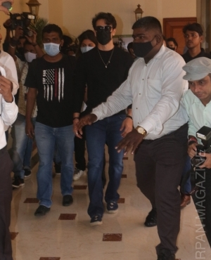 Tiger Shroff with Press at Bhamla Foundation event 