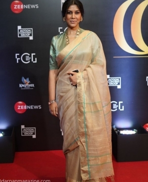 Sakshi Tanwar looks pretty in her cream and green saree 