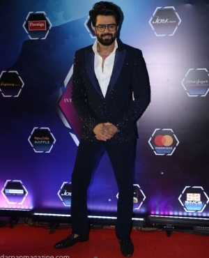 Manish Paul sparkles in his jacket 