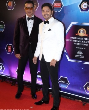 Ronit Roy and Shreyas Talpade look dapper at the awards
