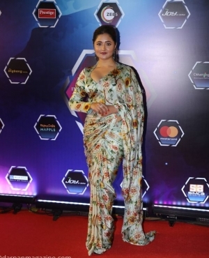 Rashmi Desai is dressed in her colourful saree