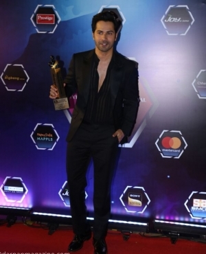 Varun Dhawan wins critics best actor award for Bhediya