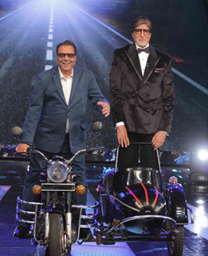 Dharmendra, Amitabh Recreate ‘Sholay’ Magic