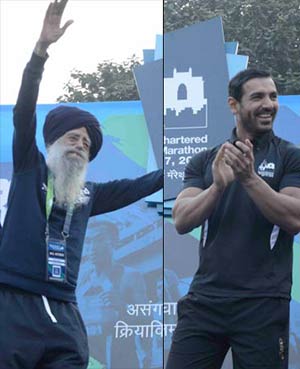 Fauja Singh At The Mumbai Marathon 2016
