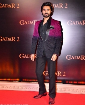 Gaurav Chopra looks dapper in his outfit 