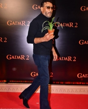Jackie Shroff shows up with a plant on the red carpet  