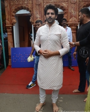 Kartik Aaryan papped during Ganesh Pooja 