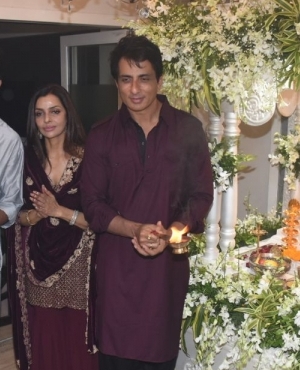 Sonu Sood & family celebrate Ganesh Utsav at home 
