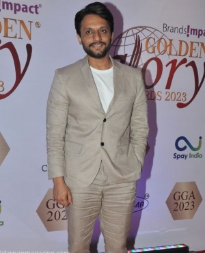 Mohammed Zeeshan Ayyub looks sporty in his outfit 