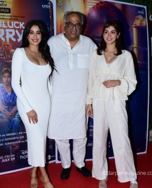 Janhvi Kapoor with Dad Boney Kapoor and sister Khushi Kapoor 