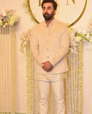 Ranbir Kapoor looks hot in his satin cream Indian outfit 
