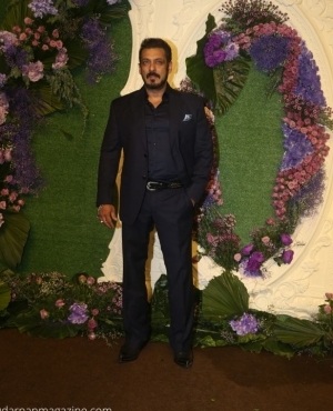 Salman Khan looks dapper 